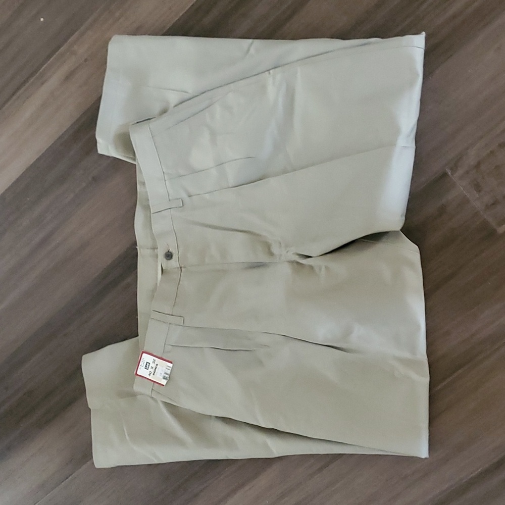 NWT LEE stain resistant khakis